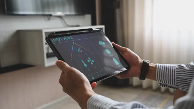 Smart-Home-Steuerung auf einem Tablet